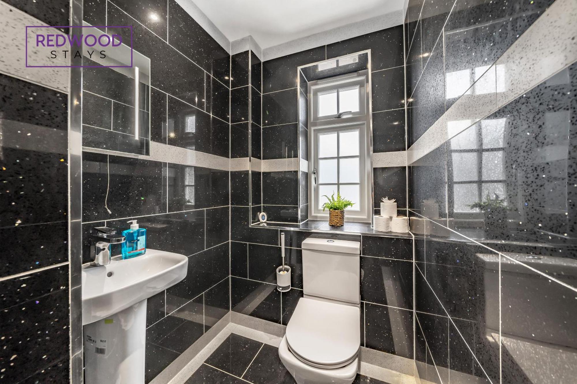 Brand New, 1 Bed 1 Bath, Modern Town Center Apartment, Netflix By Redwood Stays อัลเดอร์ช็อต ภายนอก รูปภาพ