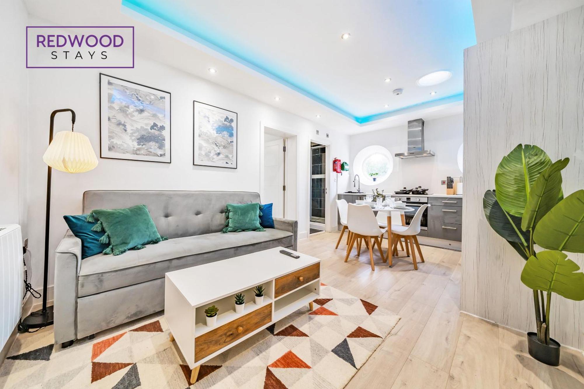 Brand New, 1 Bed 1 Bath, Modern Town Center Apartment, Netflix By Redwood Stays อัลเดอร์ช็อต ภายนอก รูปภาพ