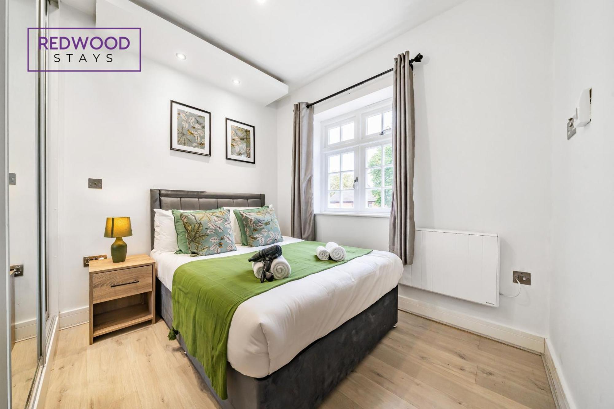 Brand New, 1 Bed 1 Bath, Modern Town Center Apartment, Netflix By Redwood Stays อัลเดอร์ช็อต ภายนอก รูปภาพ